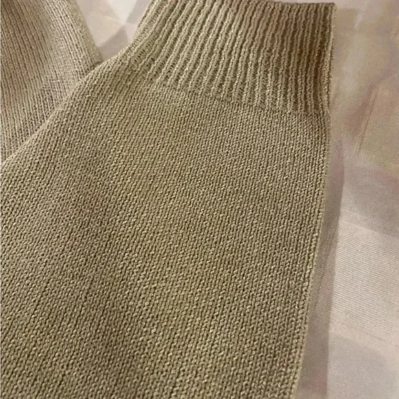 🔥6/$20  or 10/$40. Future Lady sweater - Picture 9 of 10